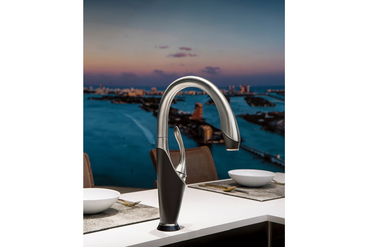 The Vuelo Kitchen Collection : Brizo